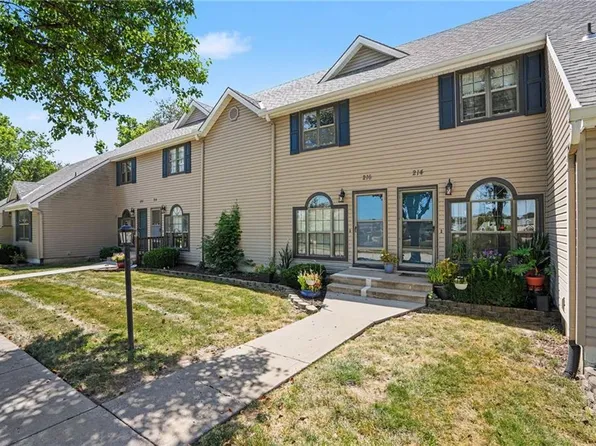 214 Stonebridge Ln, Smithville, MO 64089