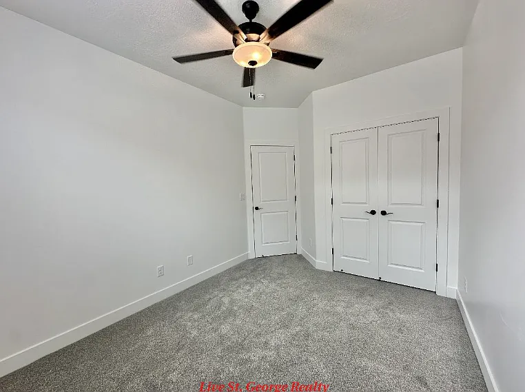 Stunning 4 bedroom 2.5 bathroom condo — Photo 3
