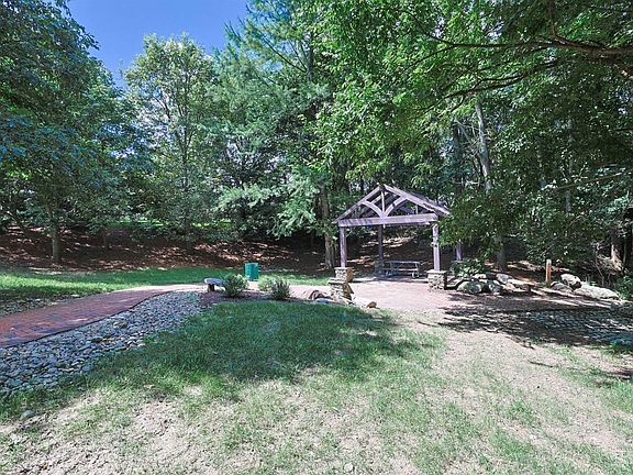 5th image of 10820 Deerfield Rd