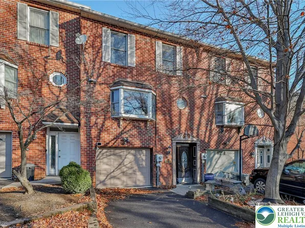 1881 Redwood Dr, Whitehall, PA 18052