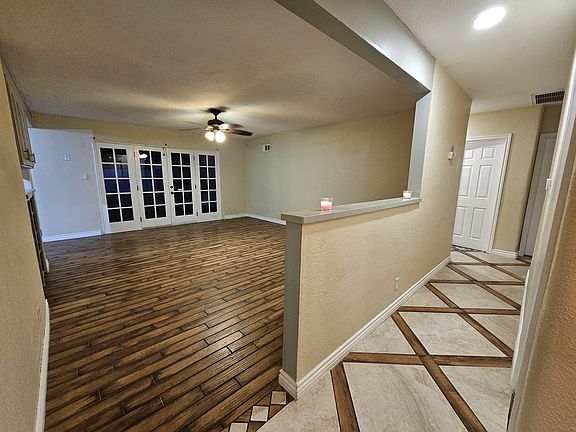 LIVING ROOM / HALLWAY