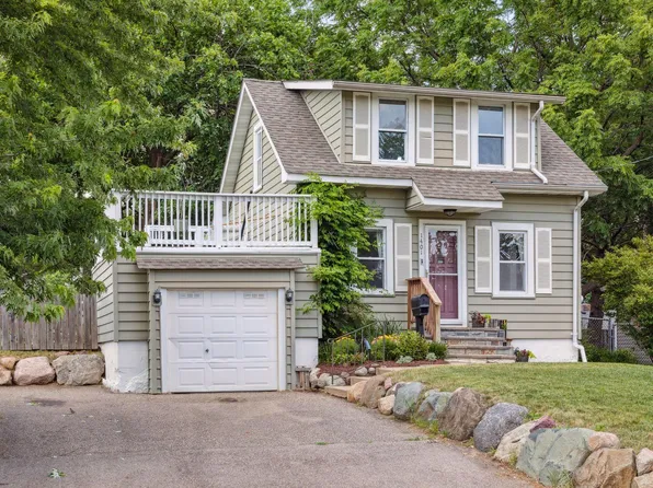 1401 Oxford St, Hopkins, MN 55343