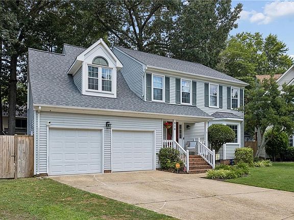 2nd image of 810 Bishop Ct