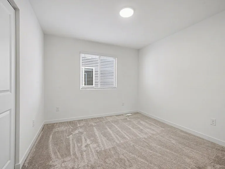 350 N Sherman St — Photo 9