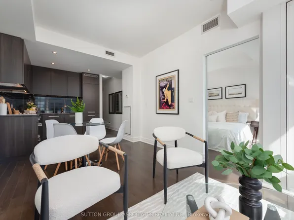 8 The Esplanade #3212, Toronto, ON M5E 0A6