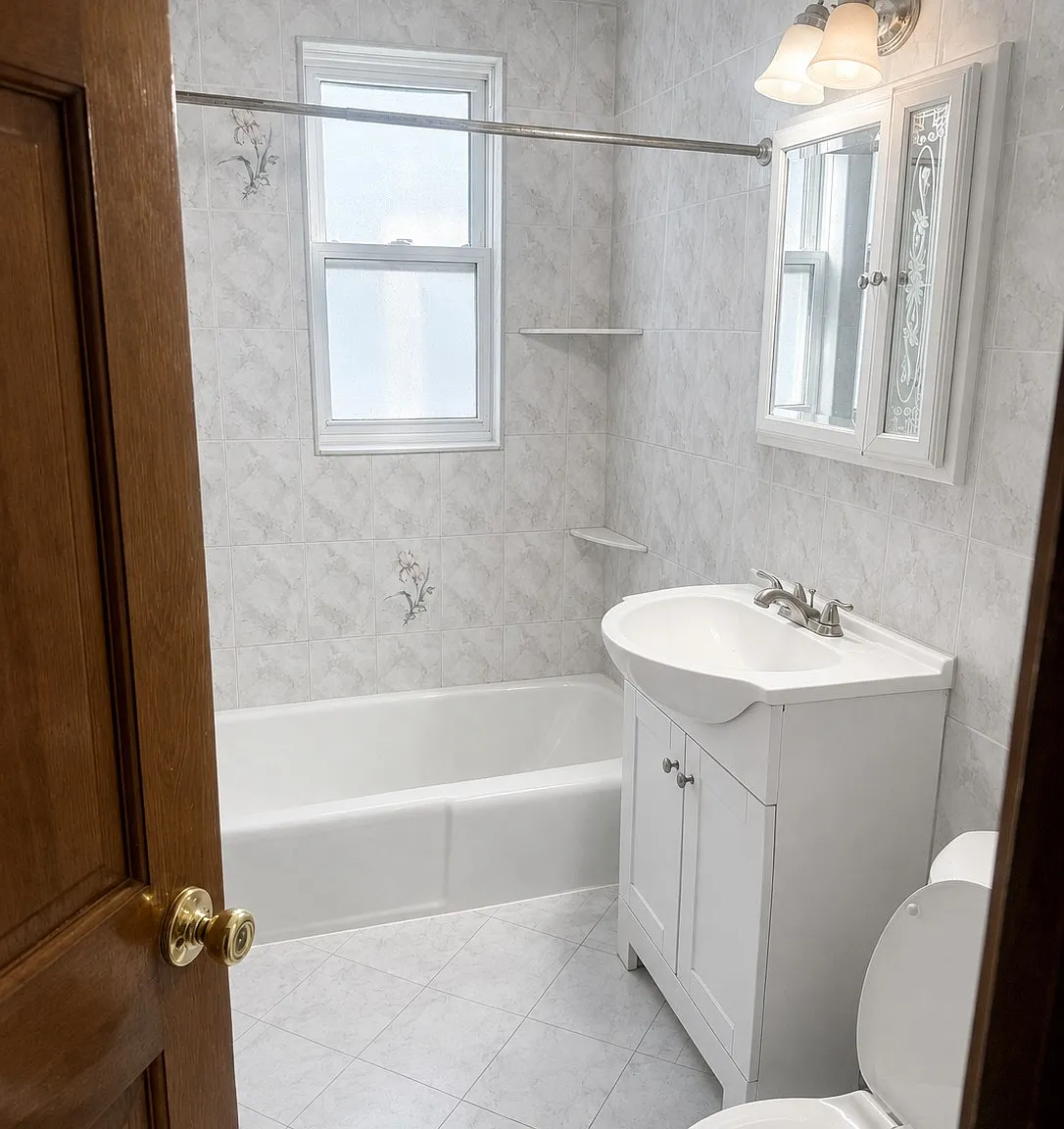 3 bed, 1.0 bath, 950 sqft, $3,000 — Photo 3