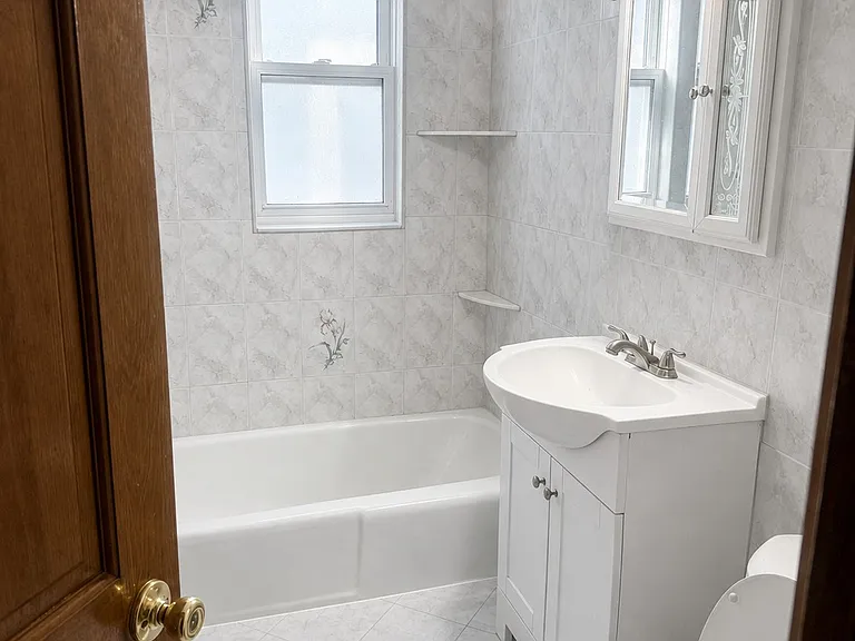 17 Shannon St #2 — Photo 3