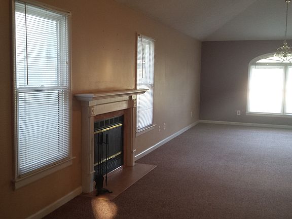2nd image of 1018 Brisbane Ln SE