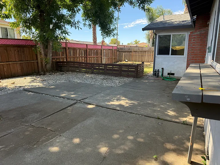 1547 Parkwood St — Photo 8