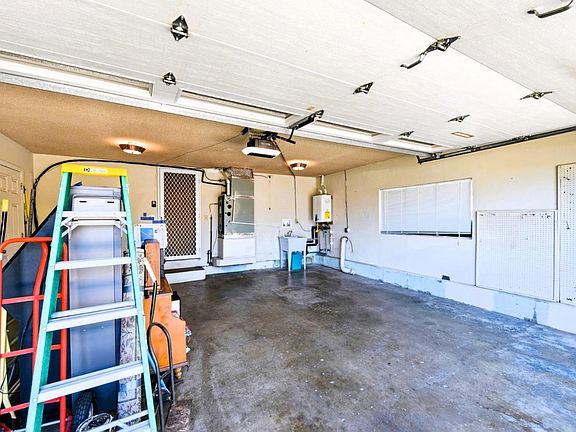 3rd image of 1714 Lobelia Ln