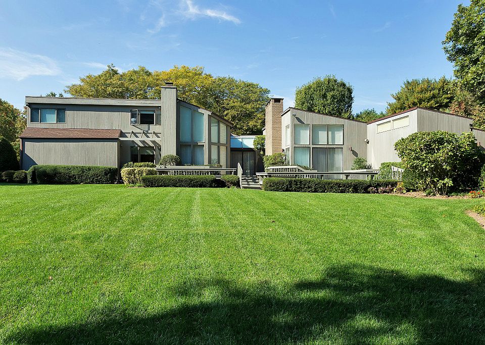 1st image of 17 Windsor Dr