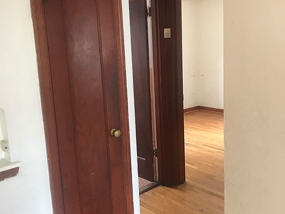 3rd image of 7012 Stratford Ave