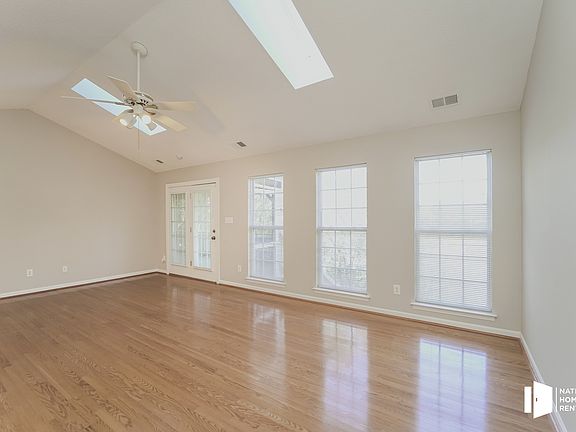 5th image of 104 S Mulberry Ct