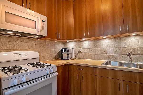 Sold by Sold By Bart Real Estate Partners inc | media 6