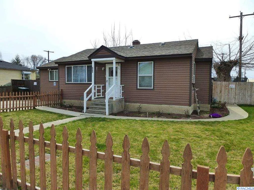 300 Adams St photo 1