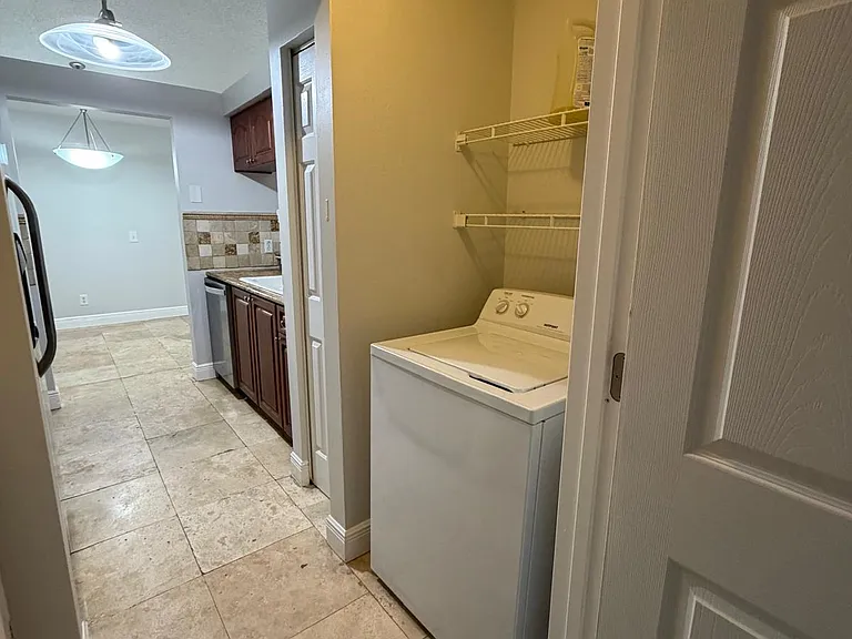 9016 Bana Villa Ct — Photo 9