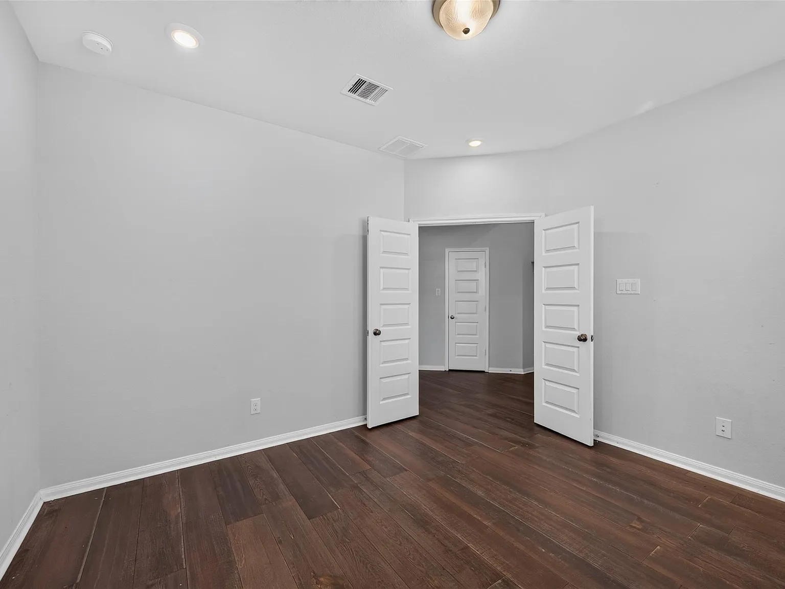 4 bed, 3.5 bath, 2878 sqft, $3,200 — Photo 4
