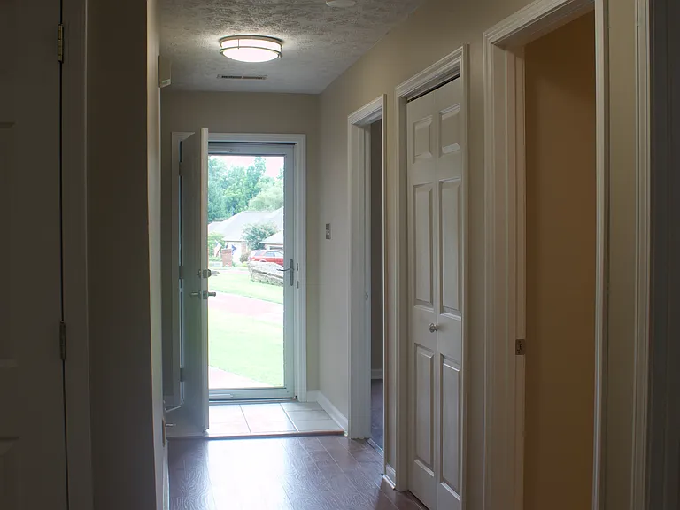 336 Creekview Ln — Photo 5