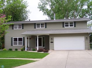 2518 E Country Club Dr, Fargo, ND 58103