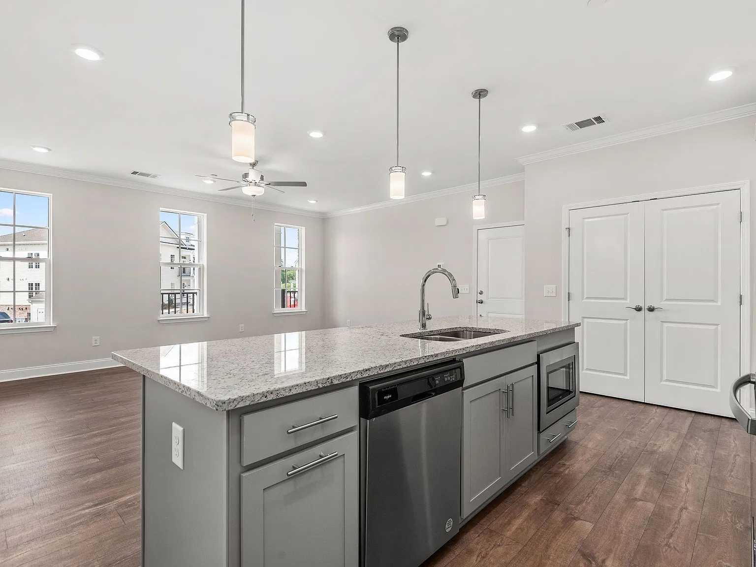 2 bed, 2.0 bath, 1156 sqft, $1,895 — Photo 1