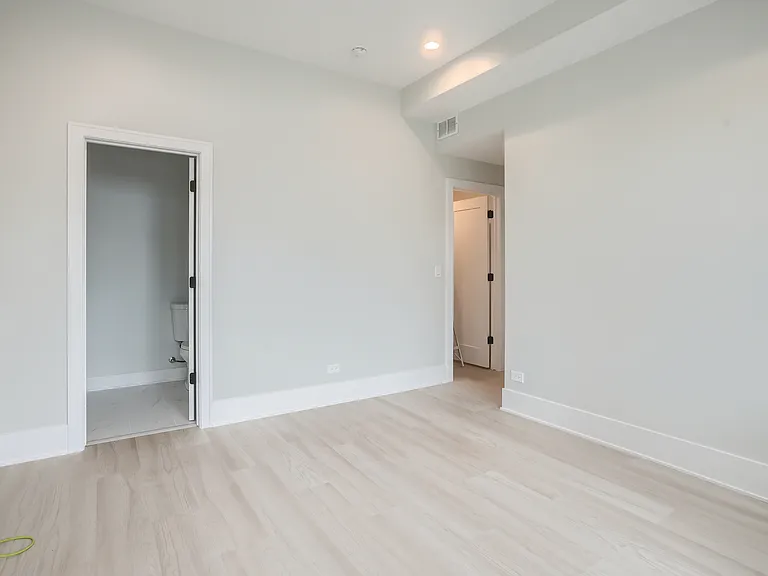 1830 W Cuyler Ave #2 — Photo 14