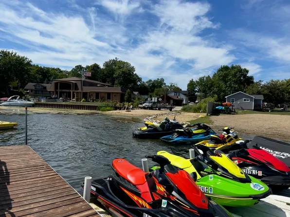 26415 W Beach St, Antioch, IL 60002