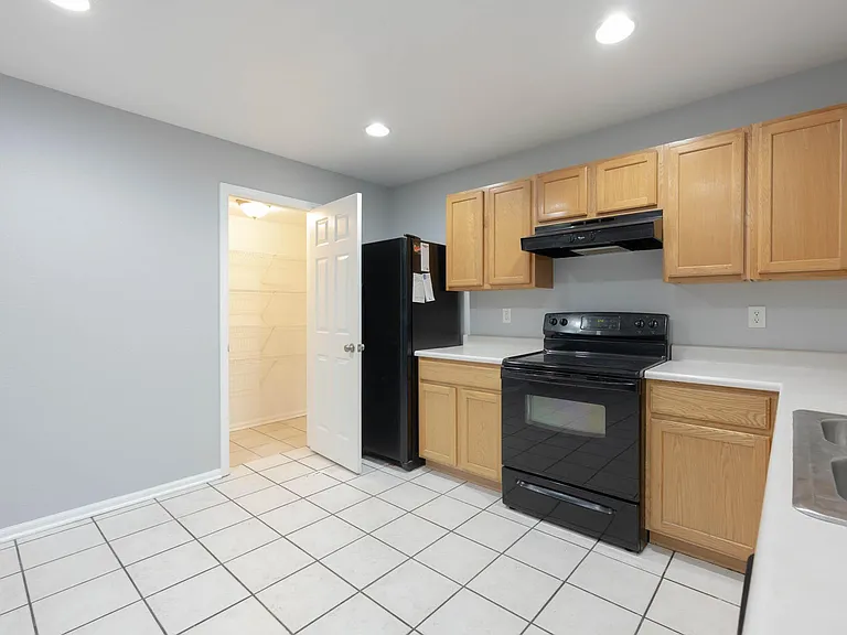 10125 Fairfax Ct — Photo 18