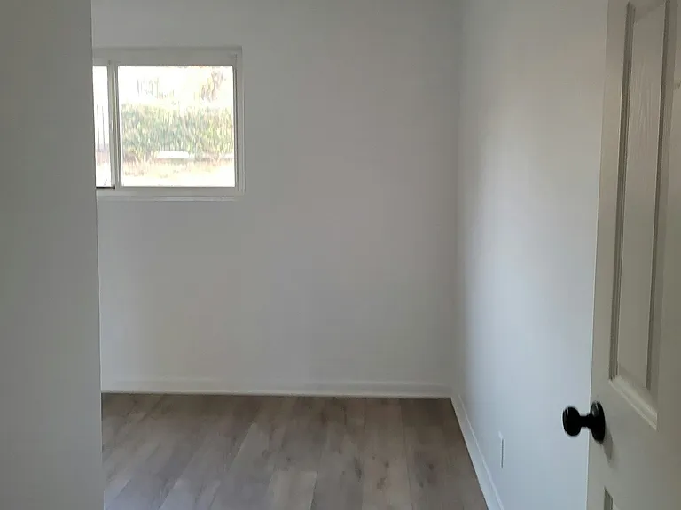 639 Calle Tulipan — Photo 9