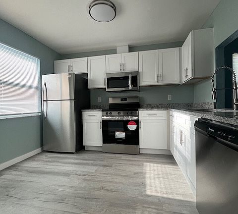 4th image of 326 NE 16th Pl #1