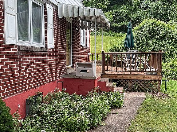 2nd image of 822 Sherwood Rd