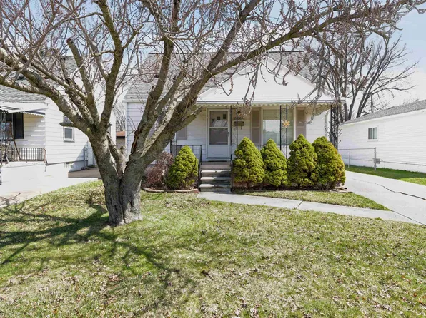 26084 Chippendale St, Roseville, MI 48066