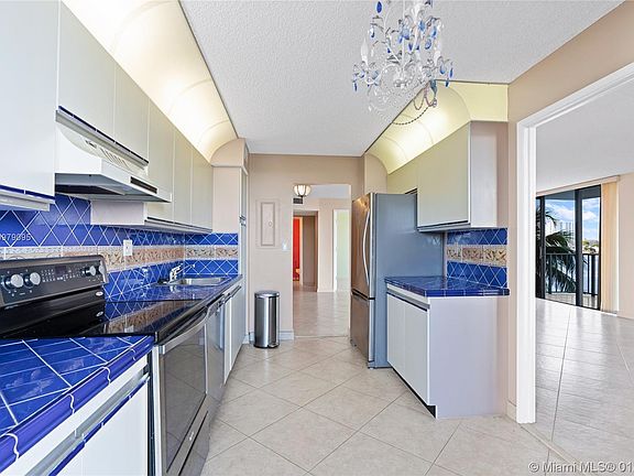 5th image of 18151 NE 31st Ct APT 416