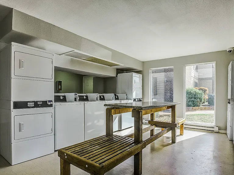 Drexel Flats — Photo 16