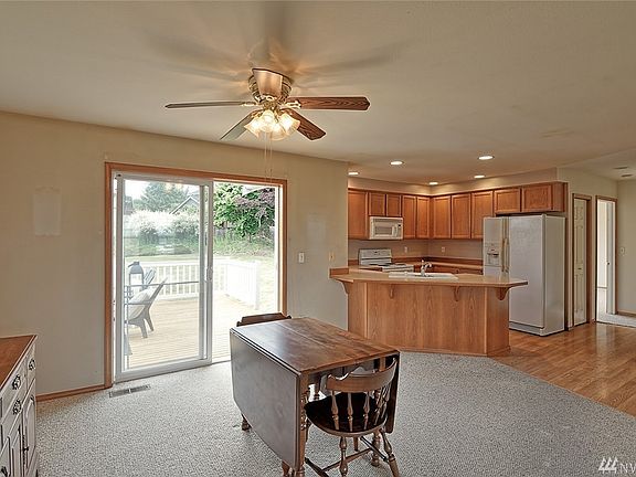 3rd image of 528 101st Ave NE