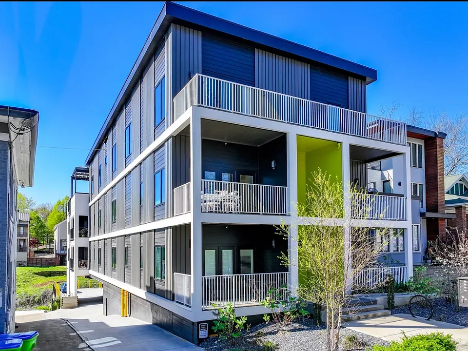 547 Winton Ter NE #1C