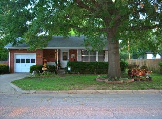 1616 Elizabeth St, Winfield, KS 67156