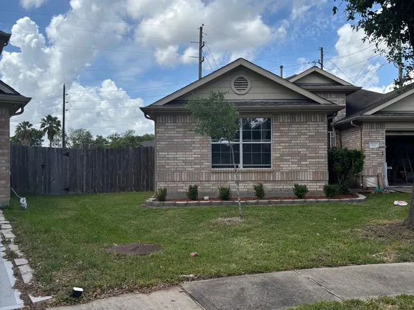 702 Hollyhock Dr, Stafford, TX 77477