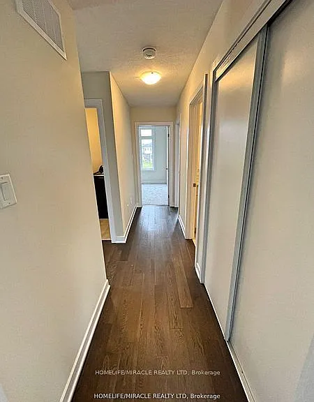 66 Aviron Cres — Photo 18