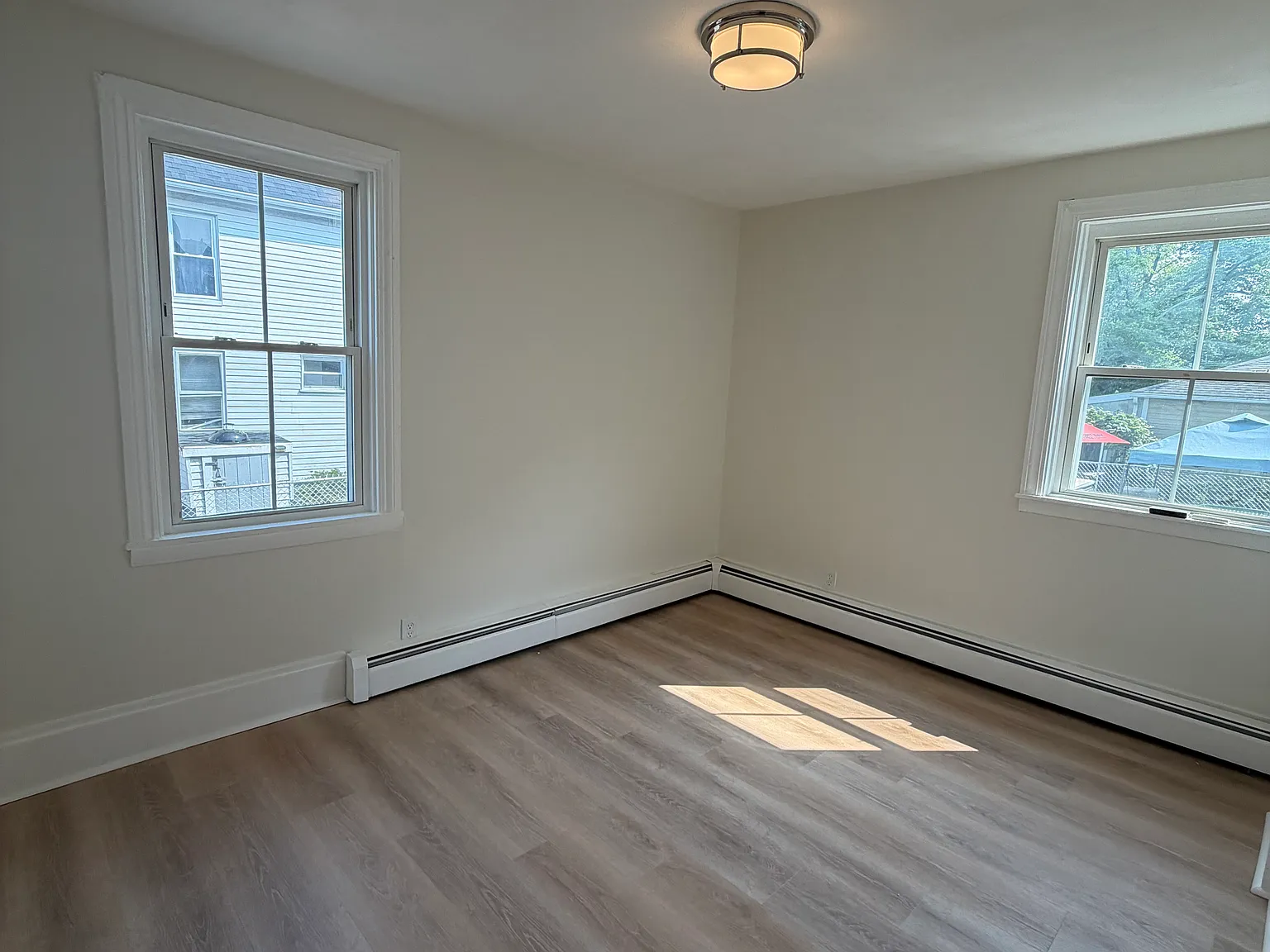 3 bed, 1200 sqft, $2,550 — Photo 3