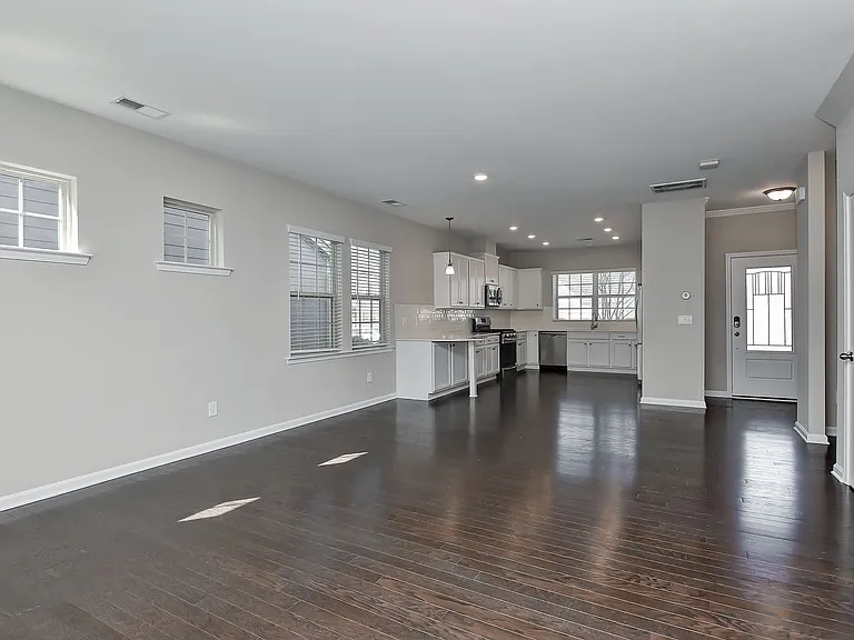 1036 Easley St — Photo 5