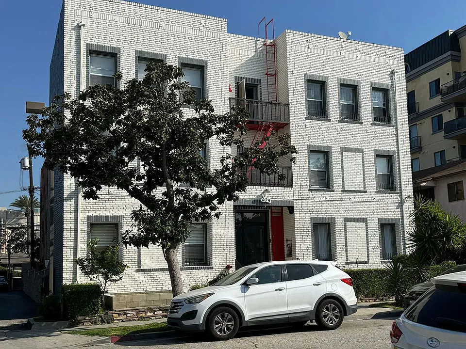 209 W Elk Ave