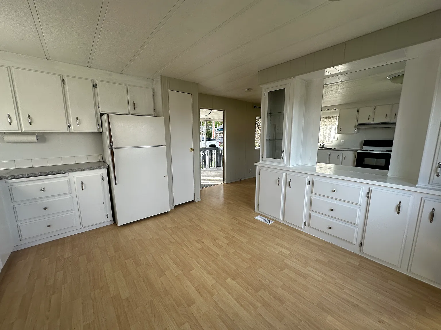 2 bed, 784 sqft, $1,865 — Photo 3