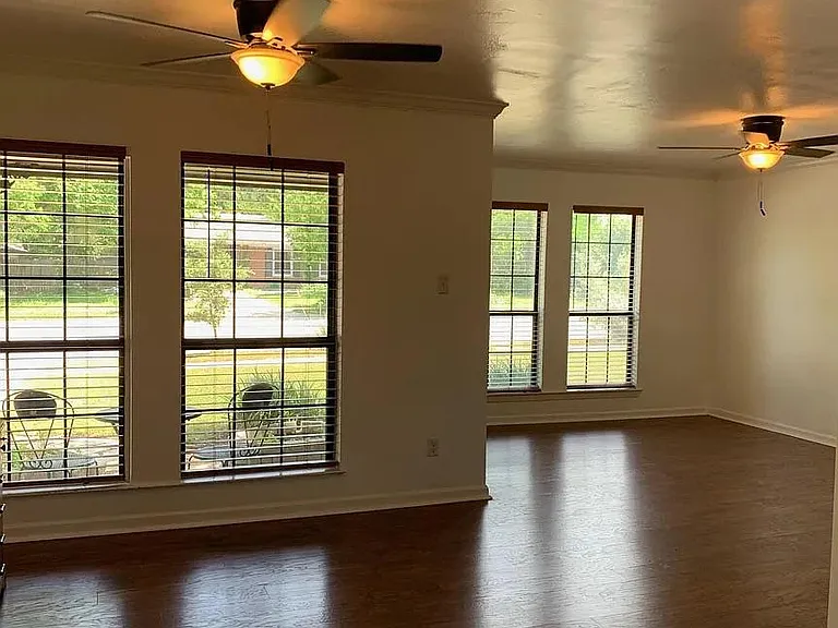 5702 Fairlane Dr — Photo 8
