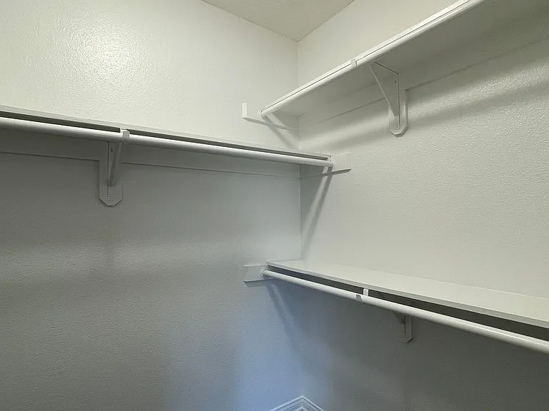 Park Plaza Apartments — Photo 44
