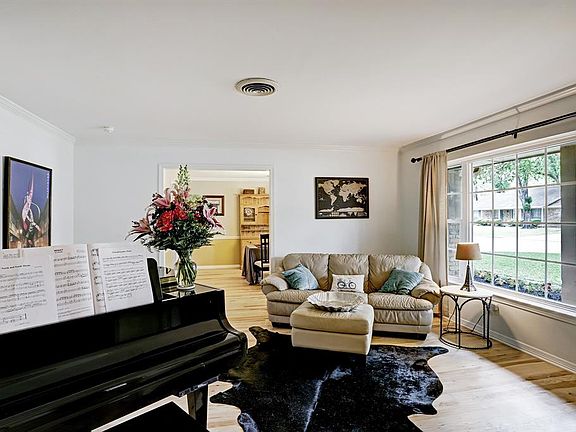 5th image of 13815 Queensbury Ln
