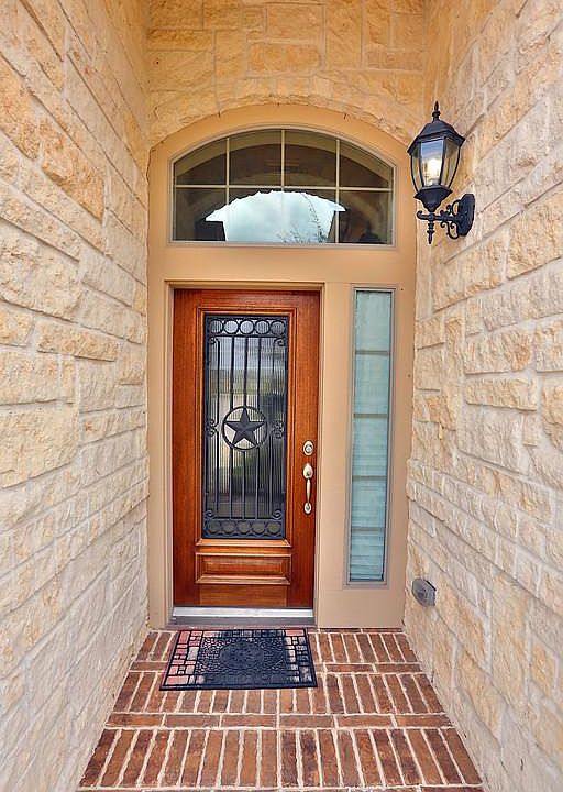 1st image of 2519 Pioneer Oaks Dr