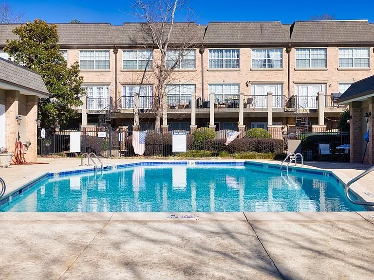 6980 Roswell Rd #B6 — Photo 24