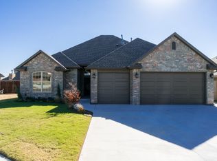 832 SE 7th Ct, Moore, OK 73160