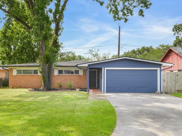 1865 Dolphin Dr, Seabrook, TX 77586