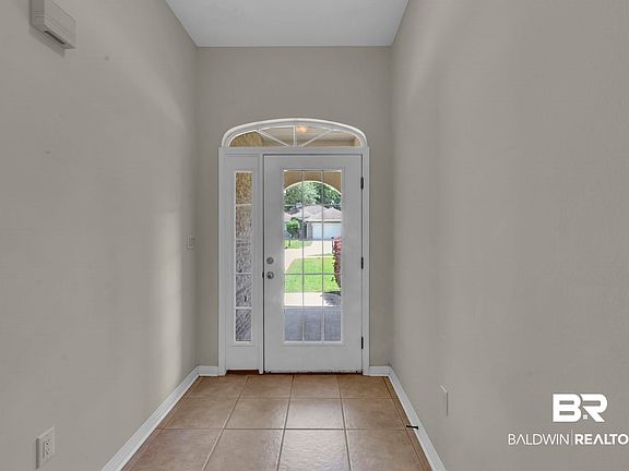 4th image of 7031 Raintree Ln